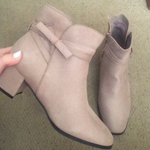 East 5th Taupe/Tan Ankle Boot with Bow detail